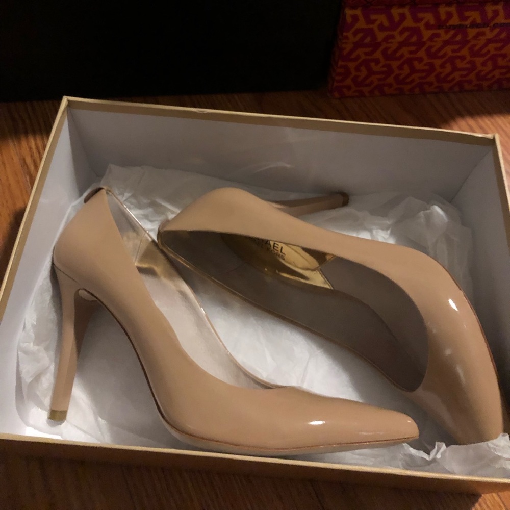 Michael kors patent nude pump size 8.5